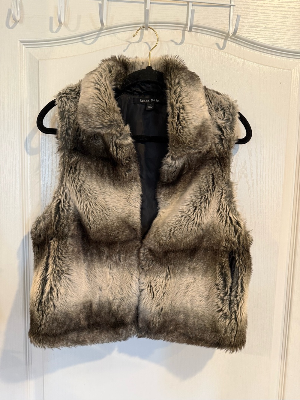 Sweet Rain women’s gray white ombre faux fur vest size large
